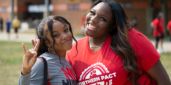 Students showing Huskie pride at Family Weekend